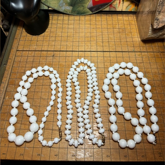 MCM White x3 Variety Shape Beads Necklaces 24”L 60s 70s Barrel Roll Clasp EVC - Picture 9 of 11